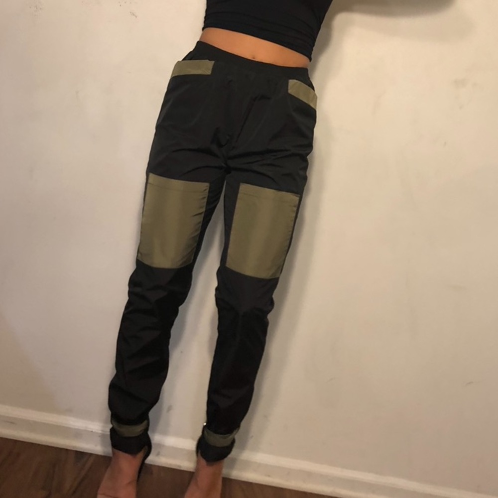 PRETTYLITTLETHING WINDBREAKER PANTS